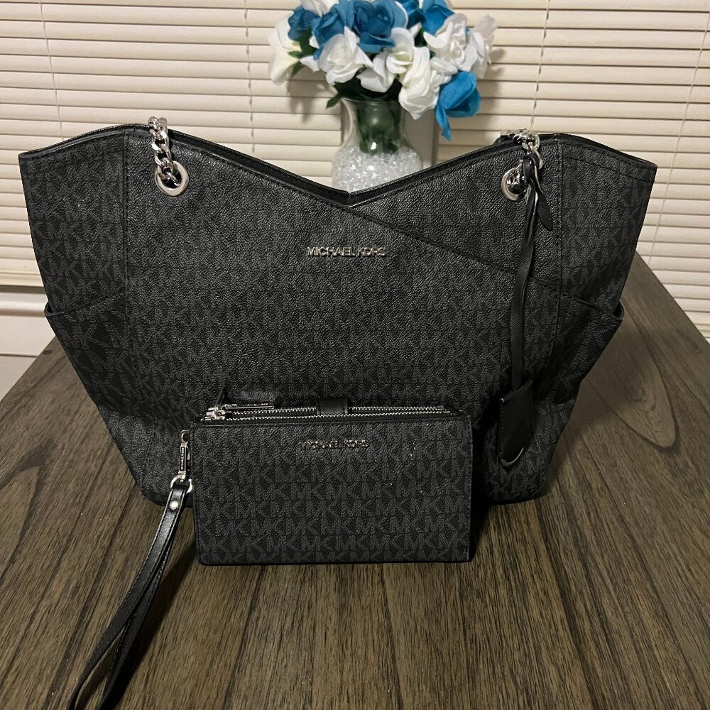 👜 Michael Kors Jet Set Shoulder Bag + Wristlet Set